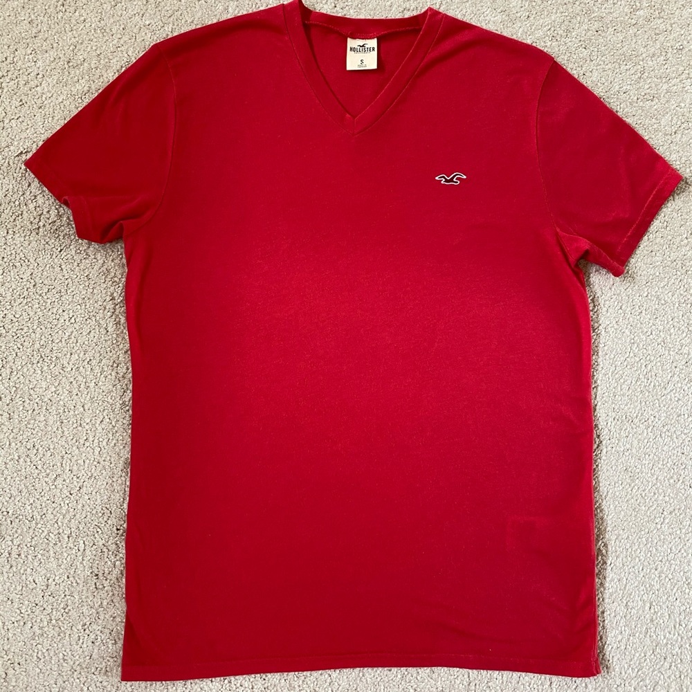 Hollister V-neck shirt